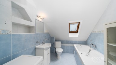 Velmi hezký byt s krásným výhledem a terasou v rodinné vile.