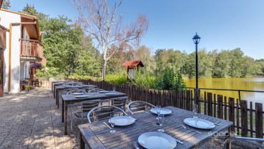 Lovecký hotel Jivák – perla svatojiřských lesů u rybníka Jívák