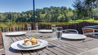 Lovecký hotel Jivák – perla svatojiřských lesů u rybníka Jívák
