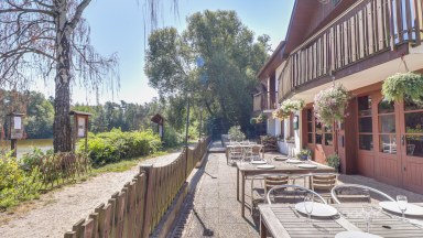 Lovecký hotel Jivák – perla svatojiřských lesů u rybníka Jívák