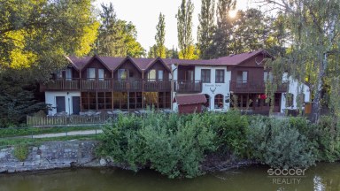 Lovecký hotel Jivák – perla svatojiřských lesů u rybníka Jívák