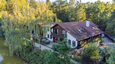 Lovecký hotel Jivák – perla svatojiřských lesů u rybníka Jívák