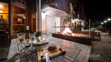 Prodej výjimečné historické stavby 1 150 m² s pozemkem 2 217 m² u rybníka Jivák – 36 minut od Prahy