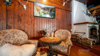 Prodej výjimečné historické stavby 1 150 m² s pozemkem 2 217 m² u rybníka Jivák – 36 minut od Prahy