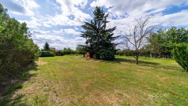 Prodej stavebního pozemku 1300 m2 v obci Záryby.