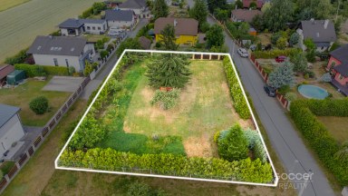 Prodej stavebního pozemku 1300 m2 v obci Záryby.