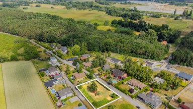 Prodej stavebního pozemku 1300 m2 v obci Záryby.