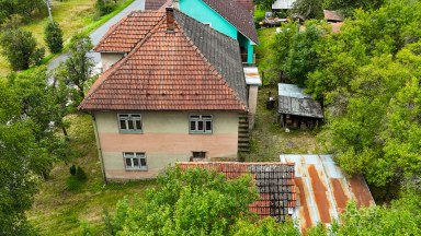 Prodej rodinného domu s velkým stavebním pozemkem - Sehradice, okres Zlín.
