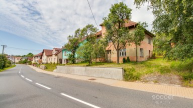 Prodej rodinného domu s velkým stavebním pozemkem - Sehradice, okres Zlín.