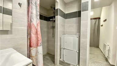 Velmi útulný ateliér ve vile s géniem loci v atraktivním místě. 