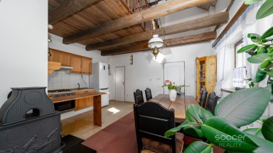 Malebný venkovský dům se zahradou blízko Českého ráje.