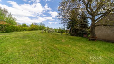 Malebný dům s příjemnou zahradou v atraktivní lokalitě.