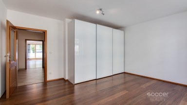 Pronájem bytu 4+kk/T/S/G, 156 m2, ul. Šlikova, Praha 6 – Břevnov.