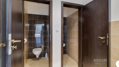 K pronájmu kanceláře/byt 90 m²/zahrada – Praha, Mezihoří, Horní Počernice