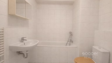 Pronájem krásného bytu 1+kk 38 m2/PS/S, ul. Randova, Praha 5 - Smíchov.