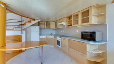 Pronájem atypického loftu 51,5 m2 s terasou na adrese Na Pokraji, Praha 9 - Prosek.