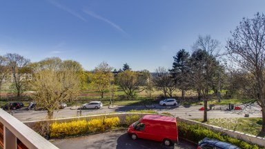 Pronájem atypického loftu 51,5 m2 s terasou na adrese Na Pokraji, Praha 9 - Prosek.