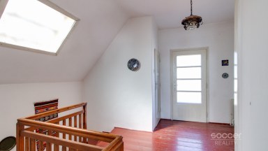 Pronájem staršího rodinného domu 4+1, pozemek 674 m2, ul. Dobšická, Praha – Horní Počernice.