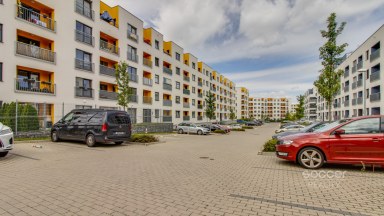 Prodej bytu 2+kk s balkonem a garážovým stáním v ulici Oty Bubeníčka, Praha 22 - Uhříněves