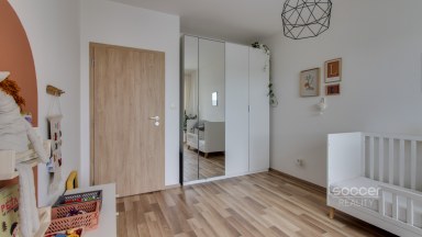 Prodej bytu 2+kk s balkonem a garážovým stáním v ulici Oty Bubeníčka, Praha 22 - Uhříněves